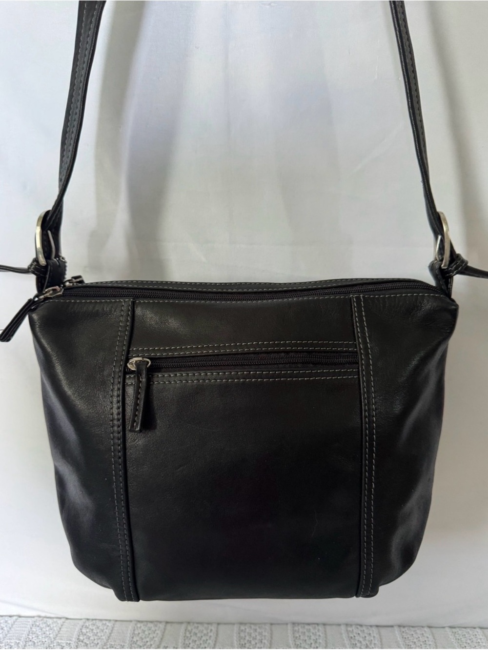 Tignanello EUC dual section leather crossbody - Picture 2 of 9